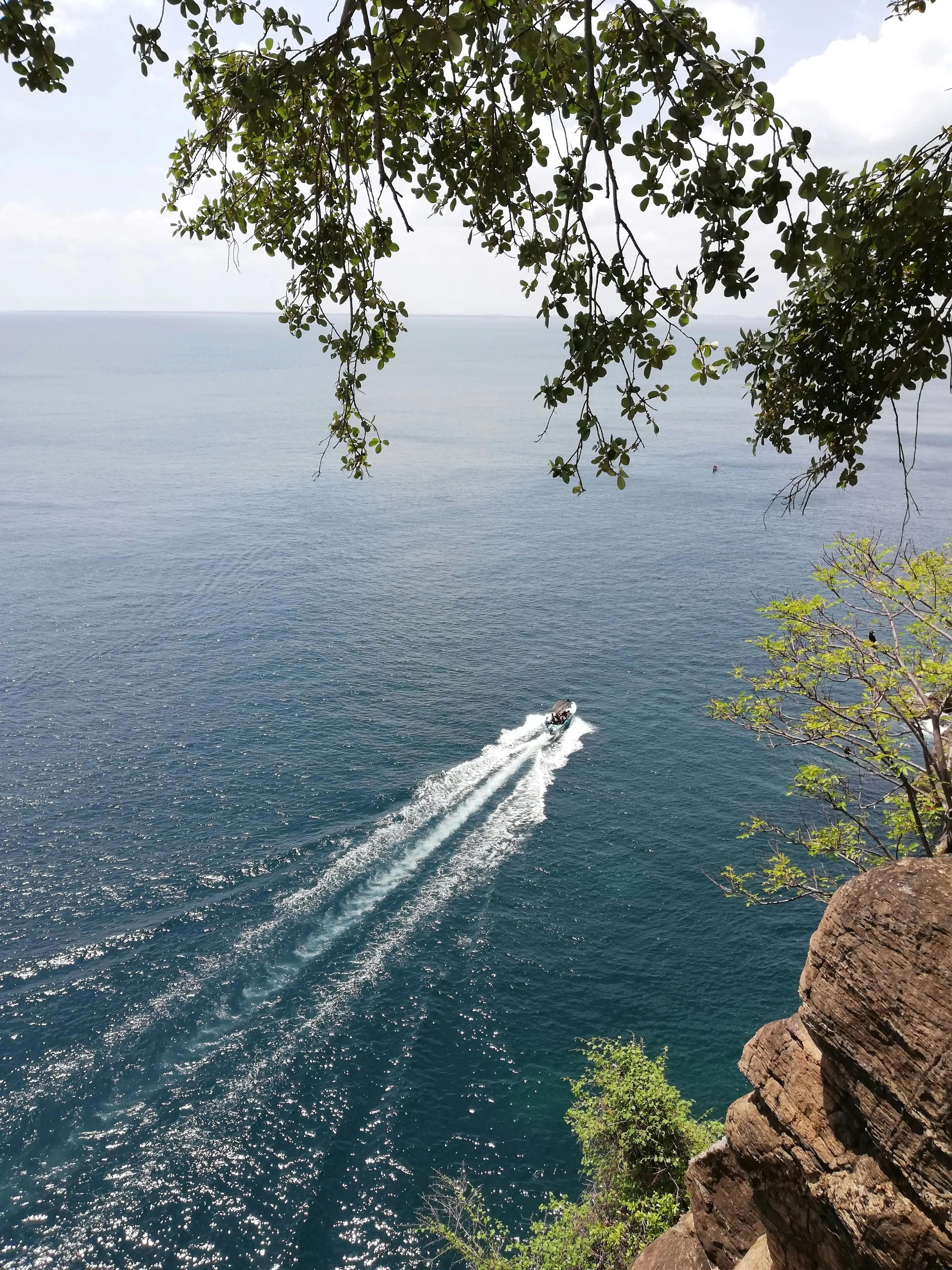 Turquoise waters in Trincomalee